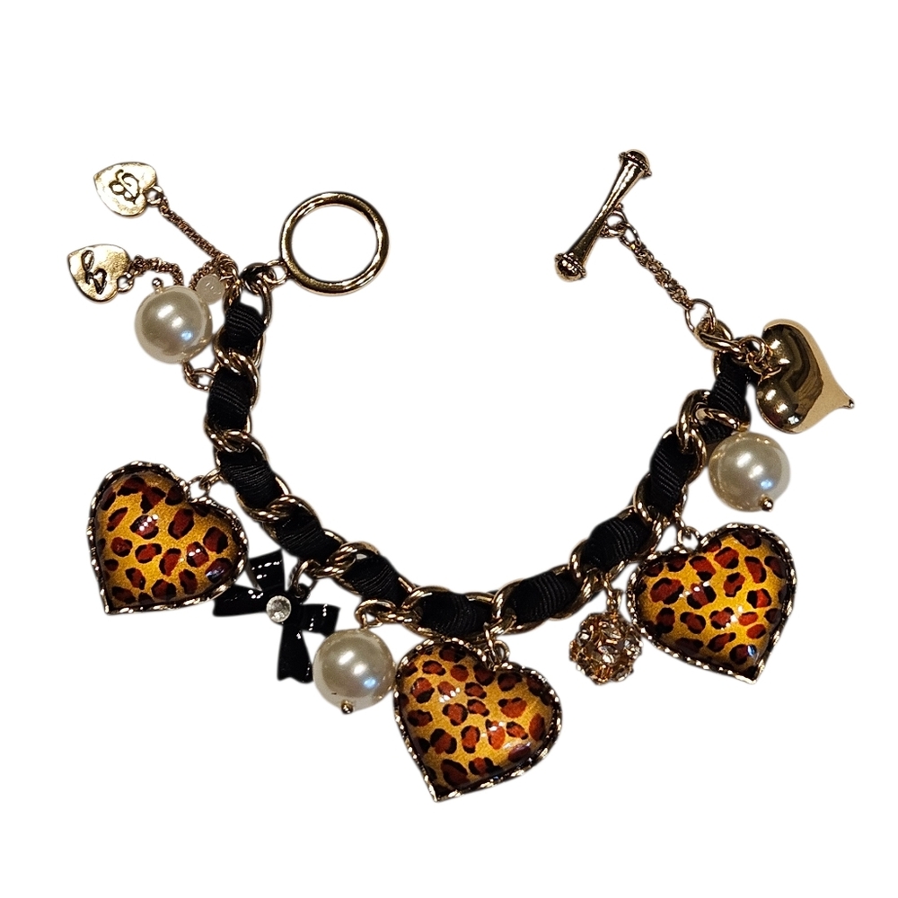 💛🐆Betsey Johnson Cheetah Big Cat Print Puffy Hearts Charm Toggle Bracelet NWOT - Picture 10 of 11